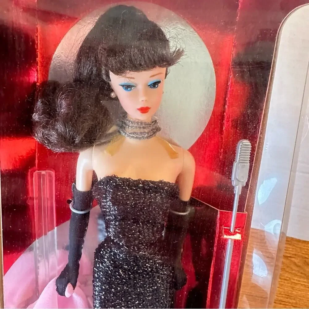 Vintage 1994 Solo in The Spotlight Barbie Brunette NRFB